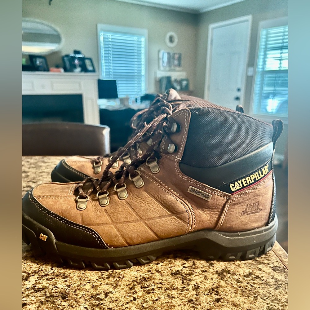 Caterpillar Men's Tan and Black Leather Boots